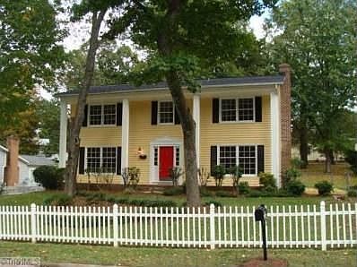 1st image of 305 W Montcastle Dr