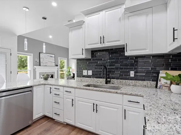 12621 Wetherburn Ln, Charlotte, NC 28262