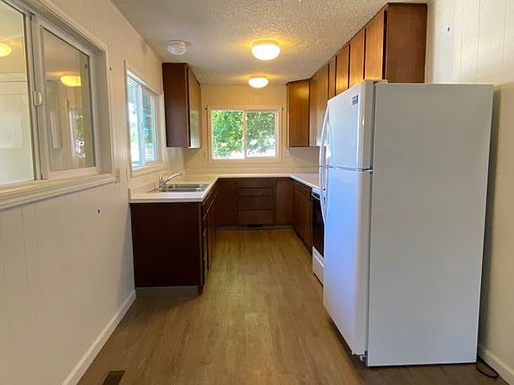 4th image of 306 SE Maple St