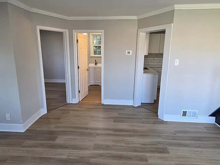 1019 Green Ln — Photo 11