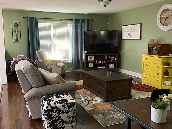 Upstairs living room 