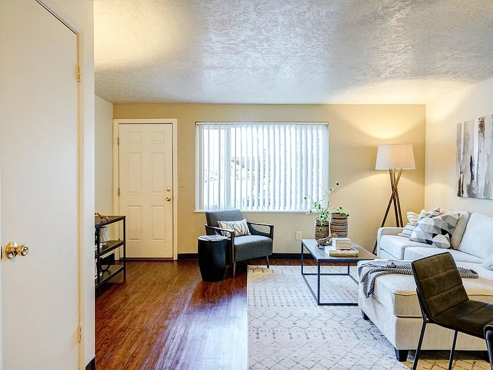 Spacious and immaculate townhomes! Free Water/Sewer/Garbage/Parking!