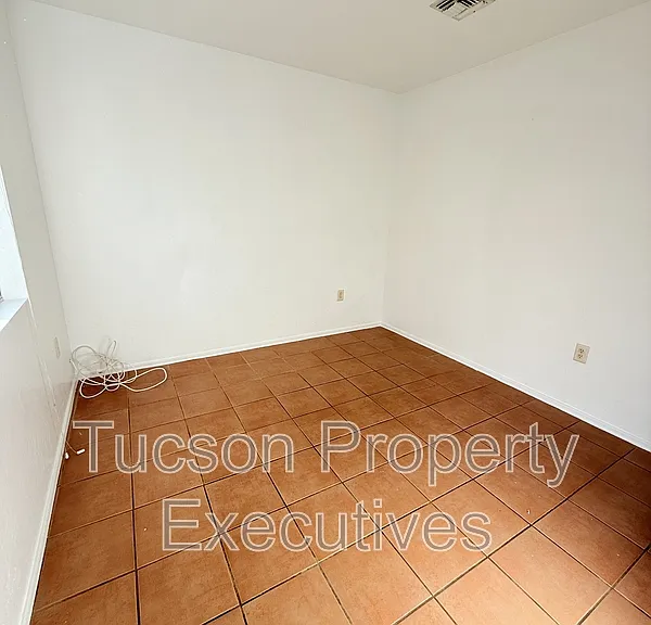 440 E 23rd St #1 — Photo 13