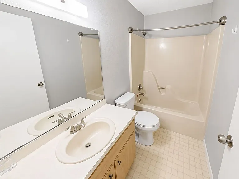 10352-10358 Hemlock St — Photo 6