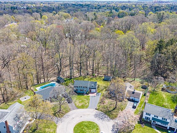 4th image of 25 Circle Ct