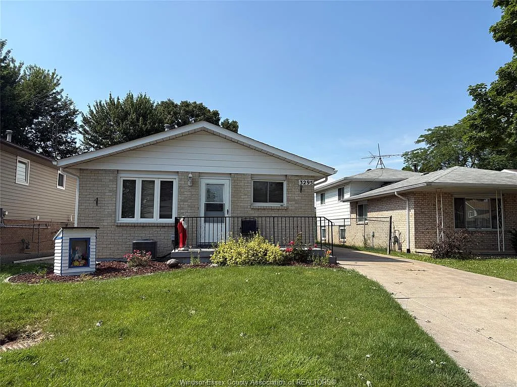 3 bed, $2,400 — Photo 1