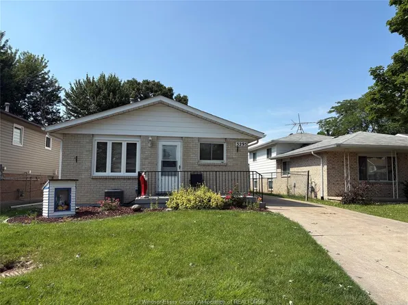 3295 Aurora Dr, Windsor, ON N8R 1Y9