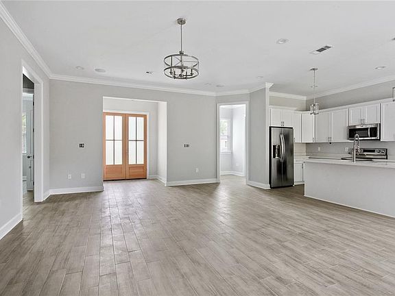 5th image of 105 Saint Joan Dr