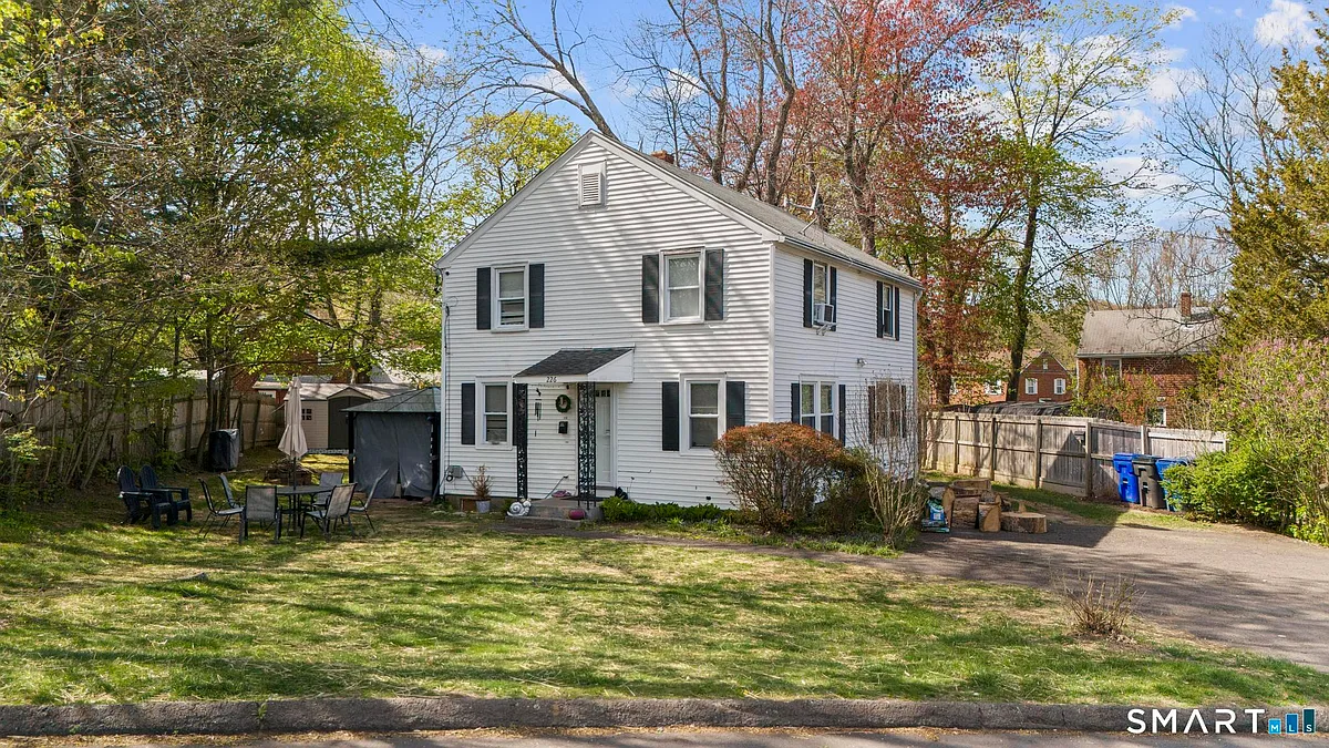 Building Photo - 224 Melville Dr #224