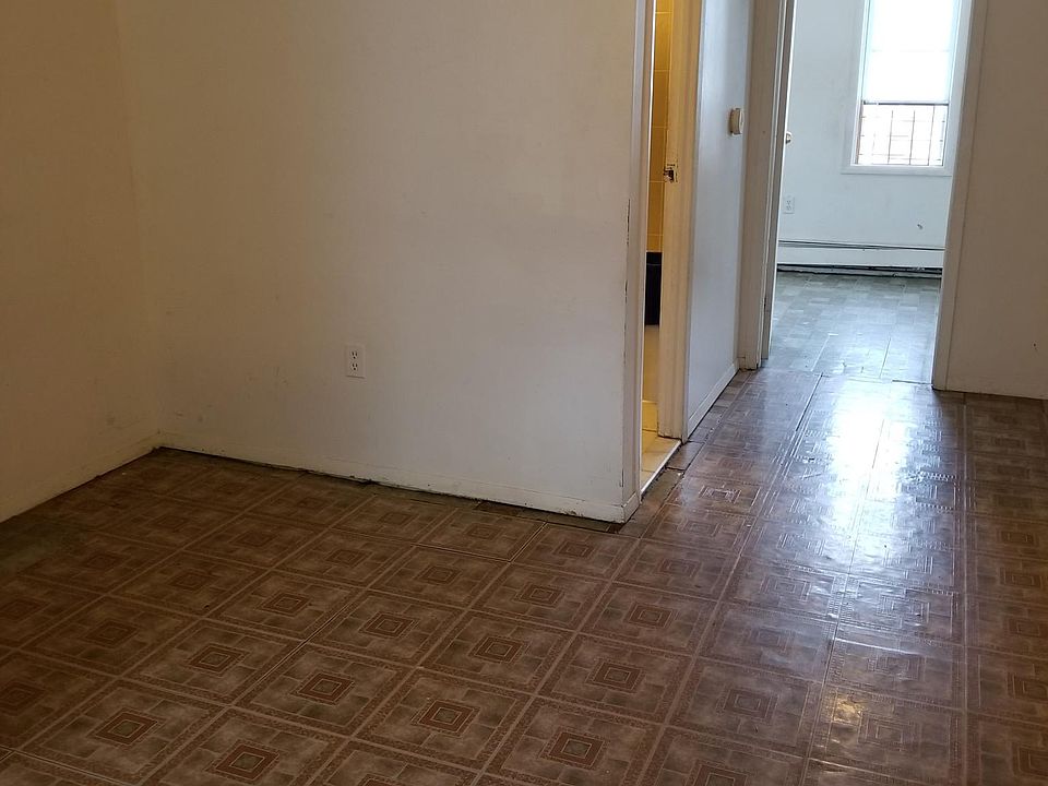 1st image of 101 Somers St APT 2