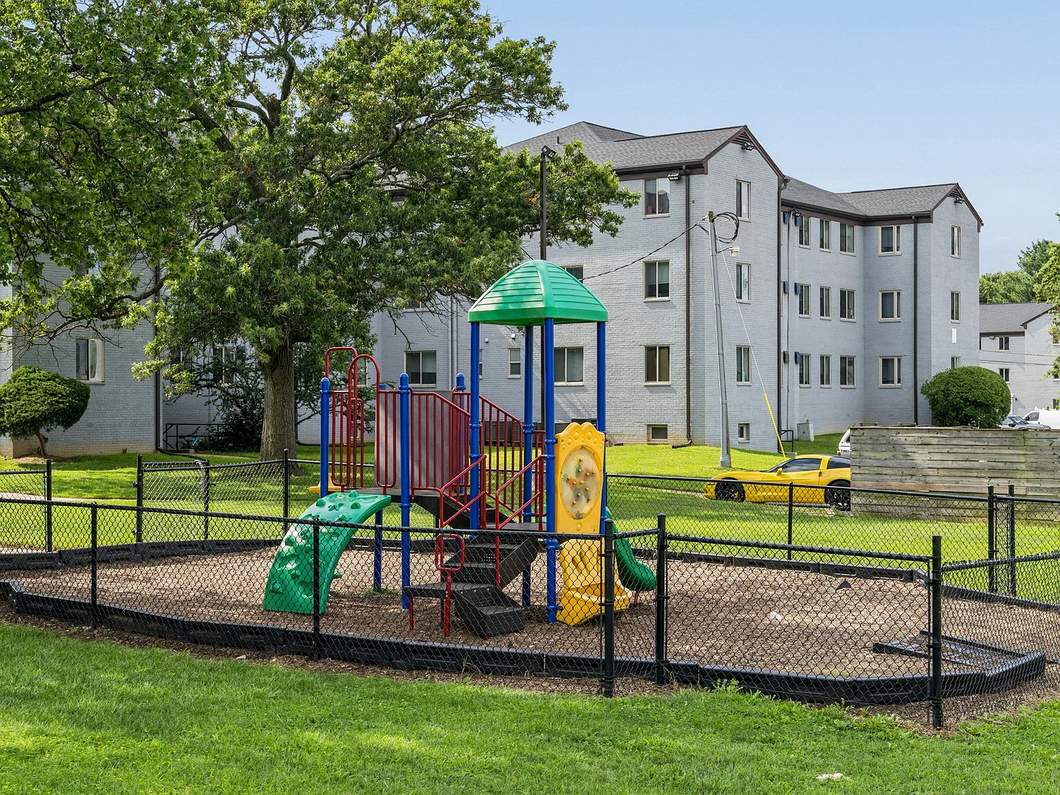 Parkwood Apartments — Photo 2