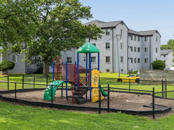 Parkwood Apartments