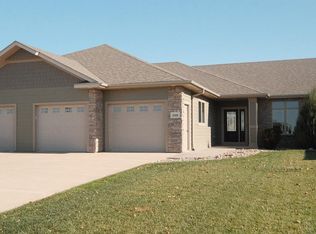 2318 Riviera Rd, Sioux Center, IA 51250