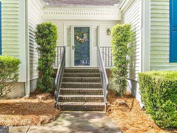 4th image of 107 Saint Thomas Pl