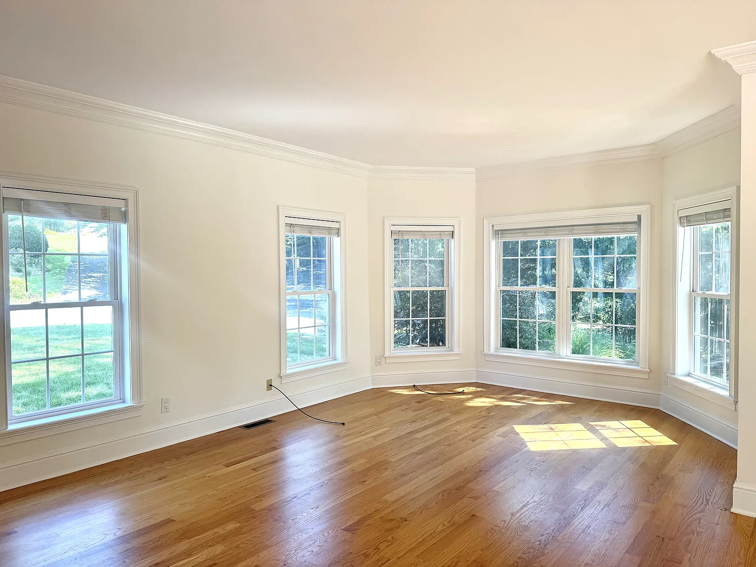4 bed, 3.5 bath, 3184 sqft, $10,000 — Photo 4