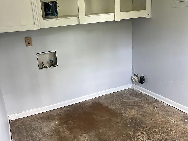 726 Whitfield St — Photo 2