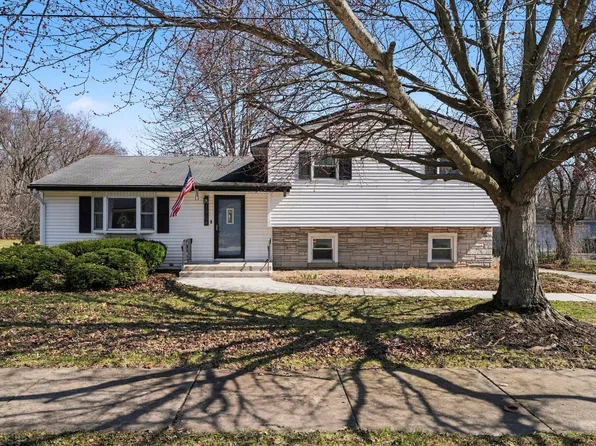 1904 Sherman St, Schererville, IN 46375