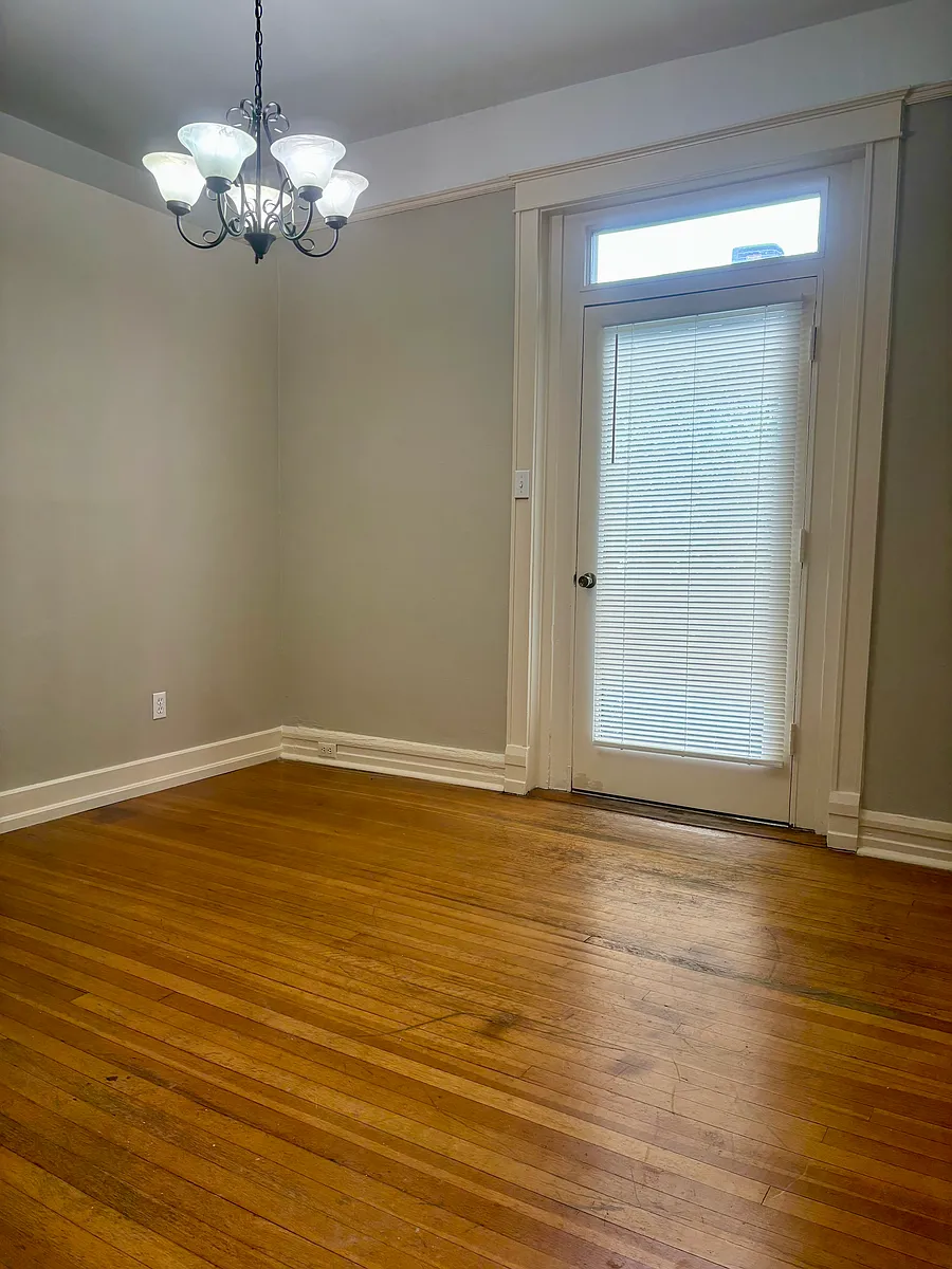 Building Photo - 500 E 6th St #12
