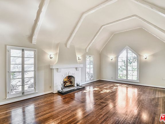 3rd image of 6719 Beverly Blvd #A