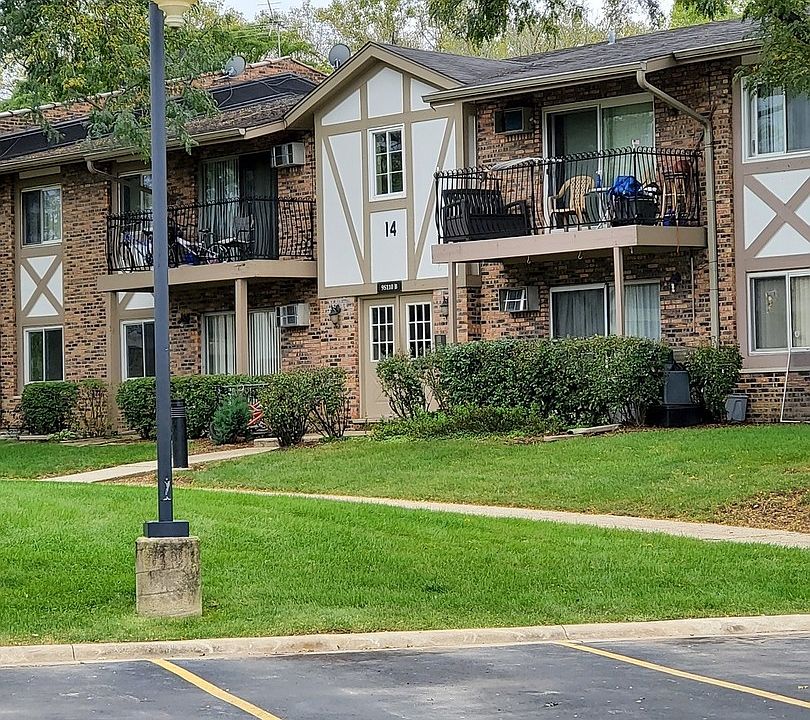 1st image of 9S110 Lake Dr APT 206