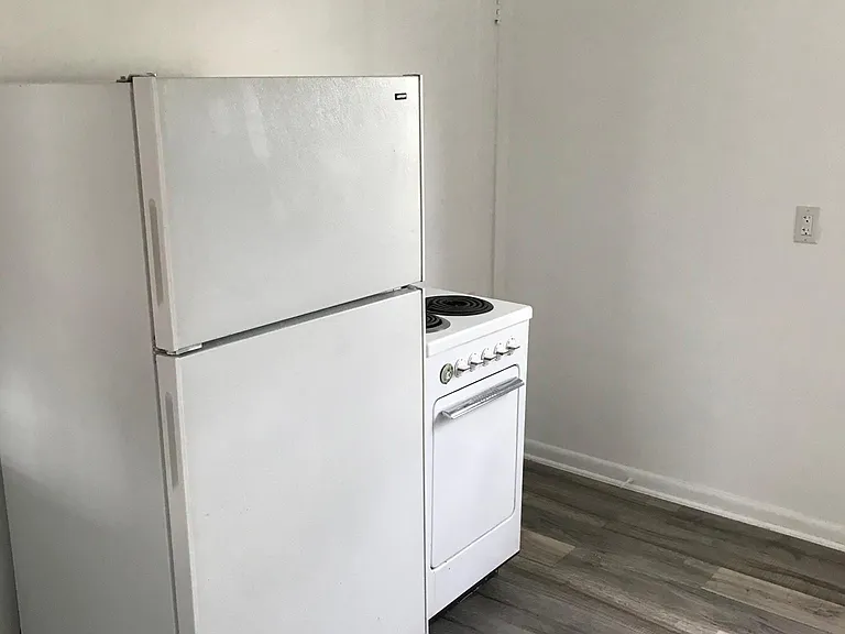 810 Spring St — Photo 4