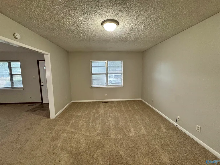 3812 Melody Cir NE — Photo 3