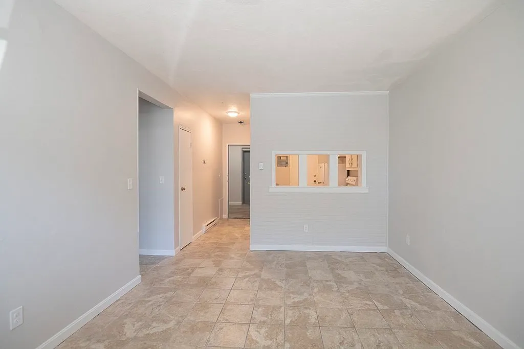 2 bed, 1.0 bath, 775 sqft, $2,400 — Photo 2