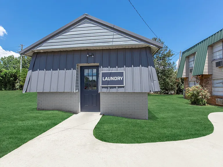 Sandlin Villas Apartments — Photo 28