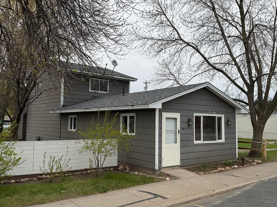 107 Main St NW #1