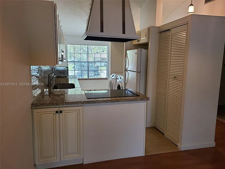 10520 Buttonwood Ave #10520 — Photo 4