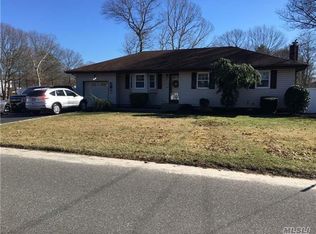 10 Clyde Rd, Shirley, NY 11967