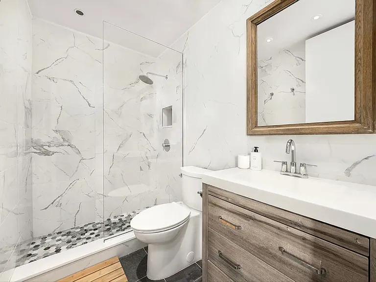 165 Elizabeth St #4R — Photo 6