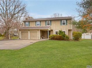 1 Carriage Ln, Centereach, NY 11720