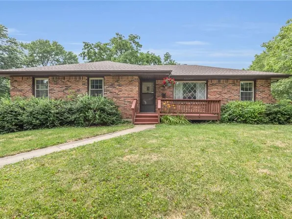 206 Redbud Ln, Belton, MO 64012