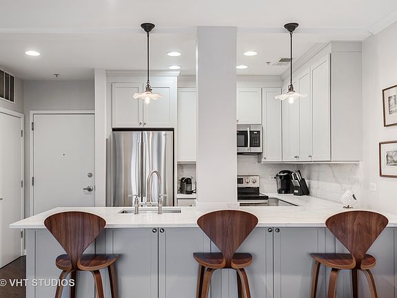 5th image of 1224 Chicago Ave APT 302