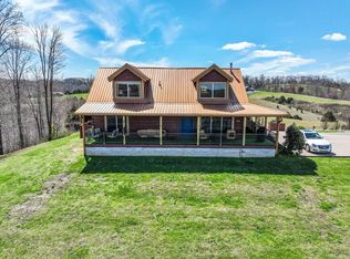 1520 Holly Bend Dr, Byrdstown, TN 38549