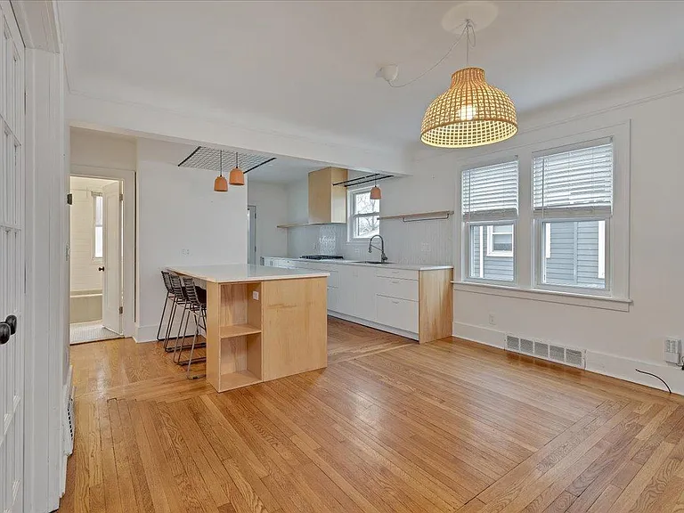 271 E Woodland St — Photo 32