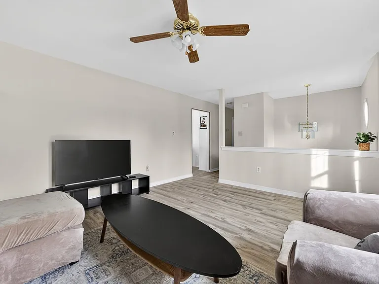 136 Stevens Dr — Photo 10