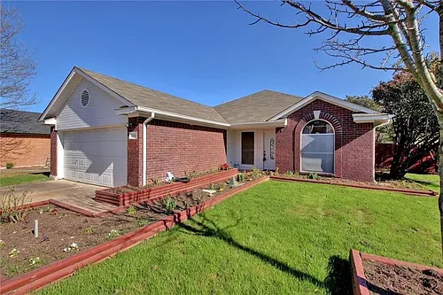 1201 Laurelleaf Dr Photo 1