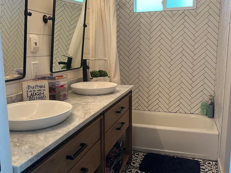 11557 Holmes Point Dr NE — Photo 16