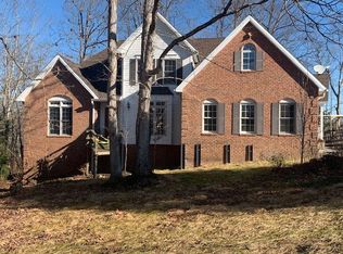 37 Crossbow St, Grayson, KY 41143