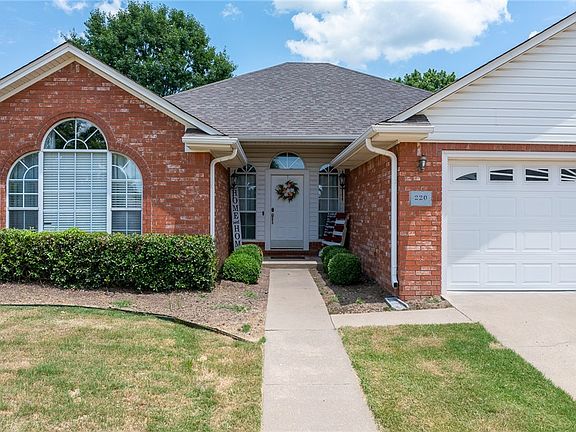 3rd image of 220 Northridge Dr