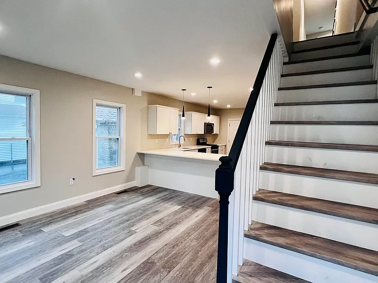 26 Crescent St #26 — Photo 5
