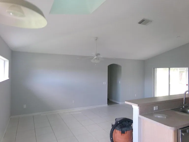 502 SW Souris Ave — Photo 5