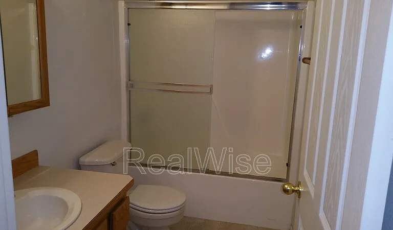 933 NE Hidden Valley Dr — Photo 9