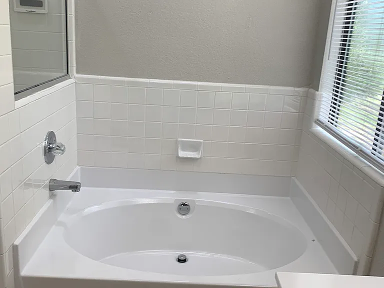 1312 W Avenue D — Photo 16