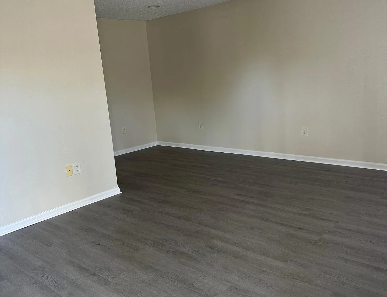 1 bed, 1.0 bath, $690 — Photo 2