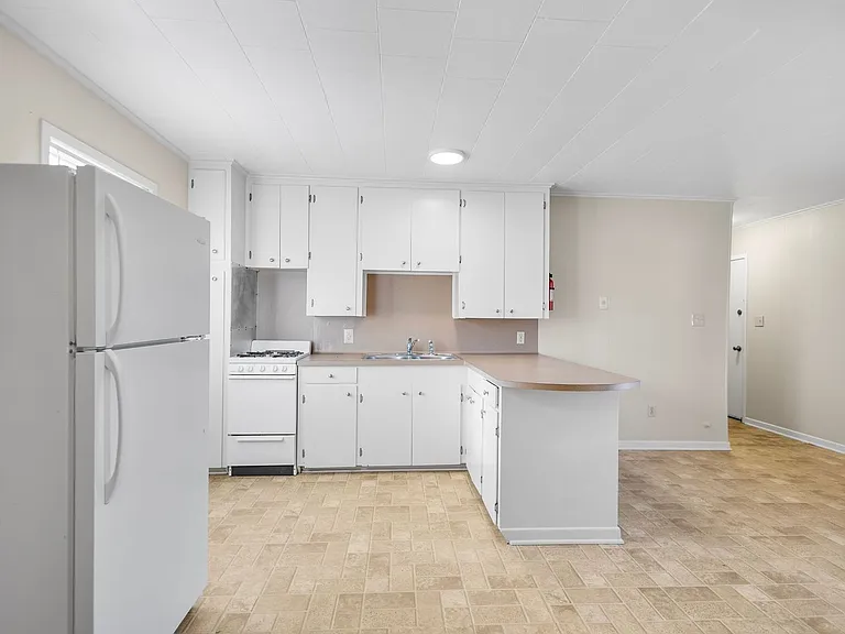 Villa North Apartments - 1 bedroom apartment — Photo 4