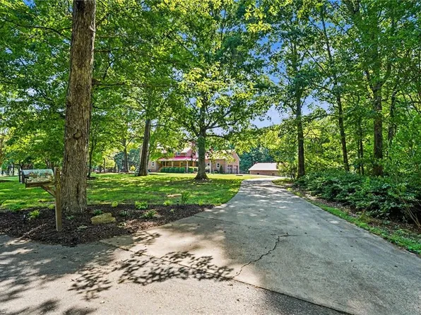 3190 Macbrandon Ln, Pfafftown, NC 27040