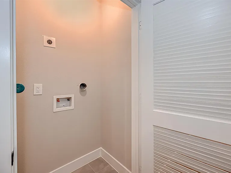 1718 Hardy St — Photo 13
